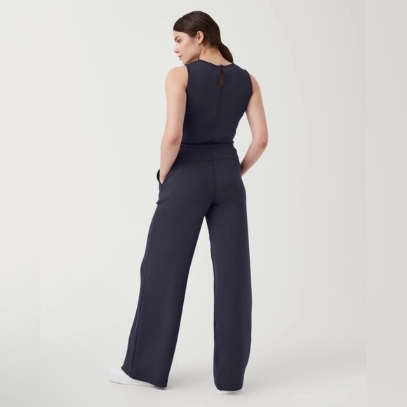 💚 SPANX AirEssentials Jumpsuit - Navy - Picture 2 of 7